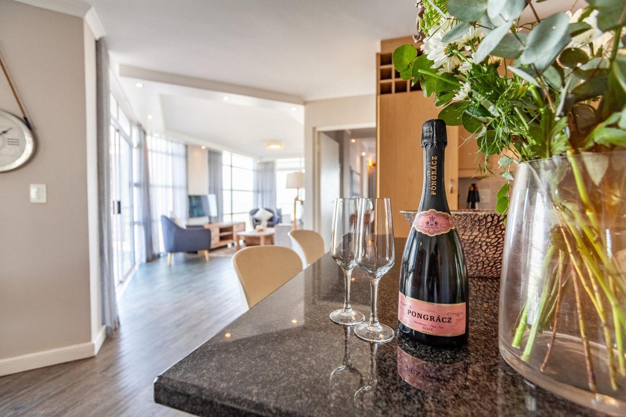 Luxury Ocean View Beachfront 2 Bed Apartment -206 The Waves, Blouberg, Cape Town Bloubergstrand Zewnętrze zdjęcie